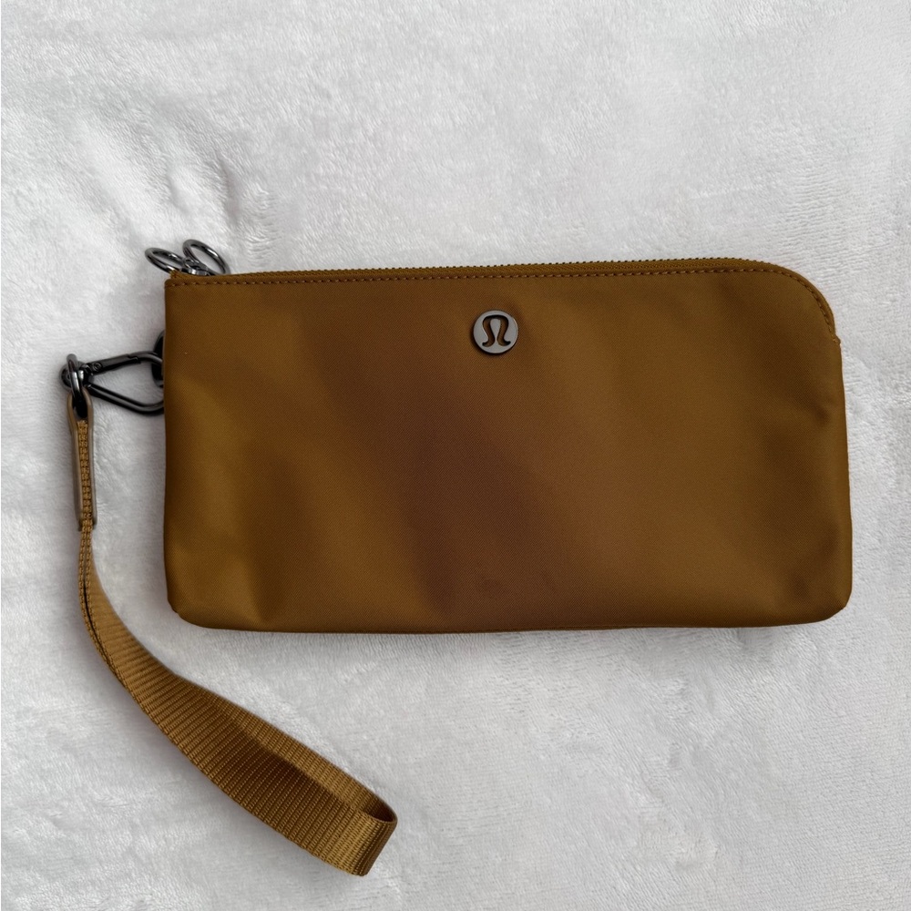 lululemon athletica wristlet